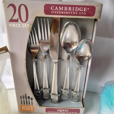 New flatware - Cambridge silversmiths LTD 20 Piece set with cleaning brushes and new condiment containers