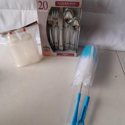 New flatware - Cambridge silversmiths LTD 20 Piece set with cleaning brushes and new condiment containers