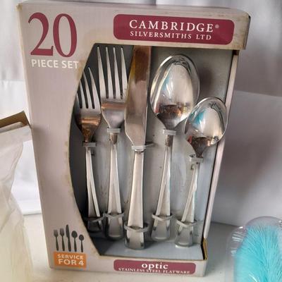 New flatware - Cambridge silversmiths LTD 20 Piece set with cleaning brushes and new condiment containers