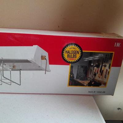 New Serie Professional Halogen shop light 3 150-watt halogen bulbs included