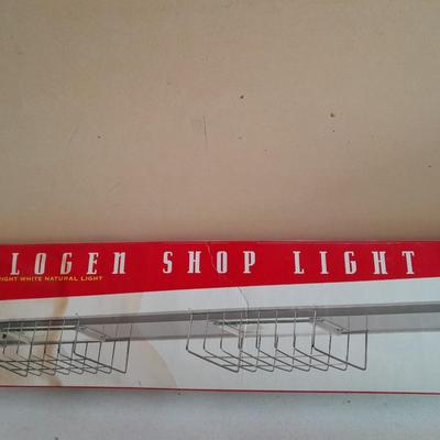 New Serie Professional Halogen shop light 3 150-watt halogen bulbs included
