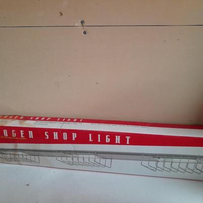 New Serie Professional Halogen shop light 3 150-watt halogen bulbs included