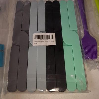 Brand new Kitchen Necessities - Silicone brushes - knife sharpener - Kinfe - utensil holder - cleaning brushes