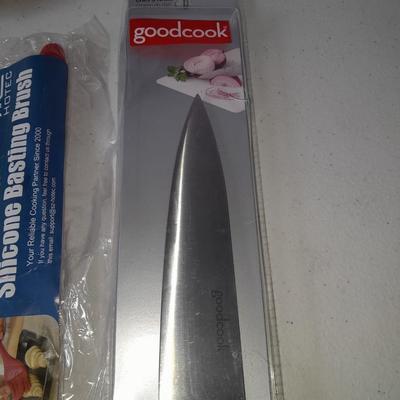Brand new Kitchen Necessities - Silicone brushes - knife sharpener - Kinfe - utensil holder - cleaning brushes