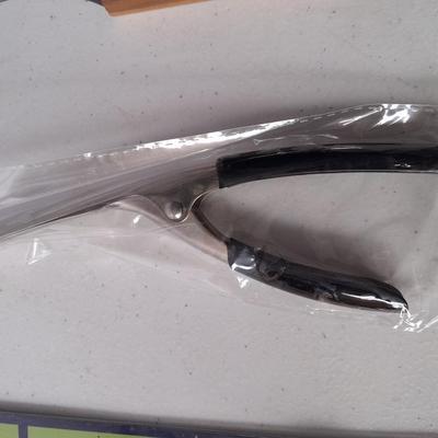 New Seafood eating utensils and large stainless steel strainer pot