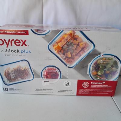 New in the box - glass 10-piece PYREX dish set - Freshlock plus lids Microban