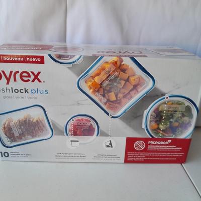 New in the box - glass 10-piece PYREX dish set - Freshlock plus lids Microban