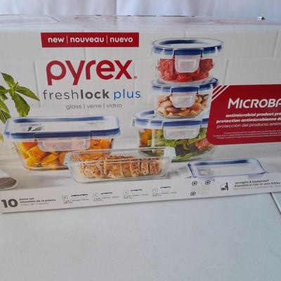 New in the box - glass 10-piece PYREX dish set - Freshlock plus lids Microban