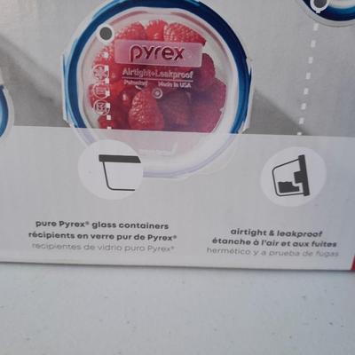 New in the box - glass 10-piece PYREX dish set - Freshlock plus lids Microban