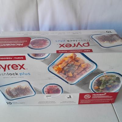 New in the box - glass 10-piece PYREX dish set - Freshlock plus lids Microban