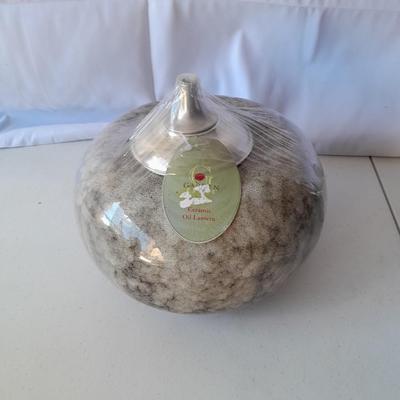 New Garden Ceramic oil lantern (1 of 2)