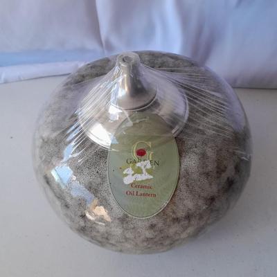 New Garden Ceramic oil lantern (1 of 2)