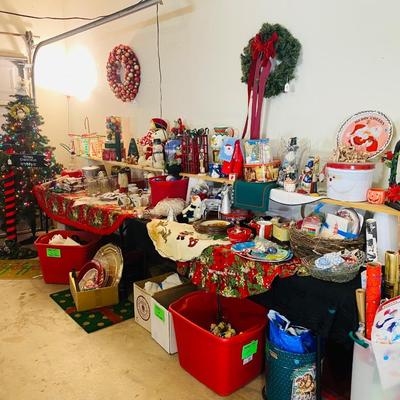 Lot 2: holiday selection