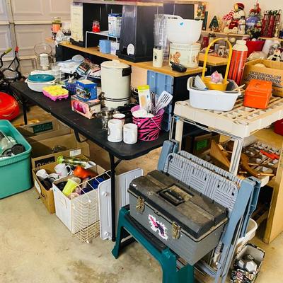 Lot 5: Center Garage Selection