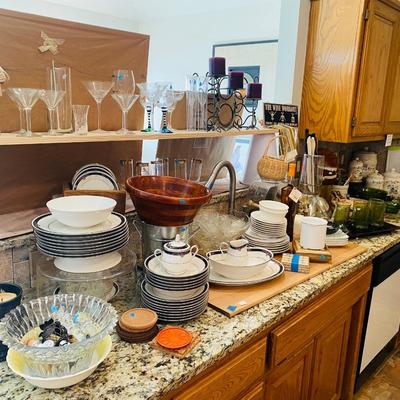 Lot 10: Kitchen Counter Selection