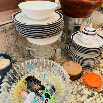Lot 10: Kitchen Counter Selection