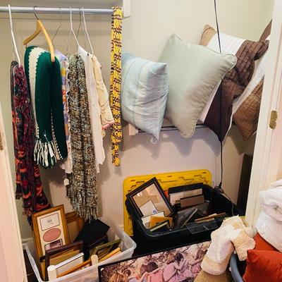 Lot 22: Closet Selection