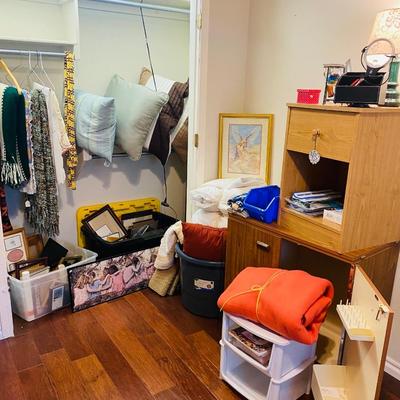 Lot 22: Closet Selection