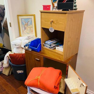 Lot 22: Closet Selection