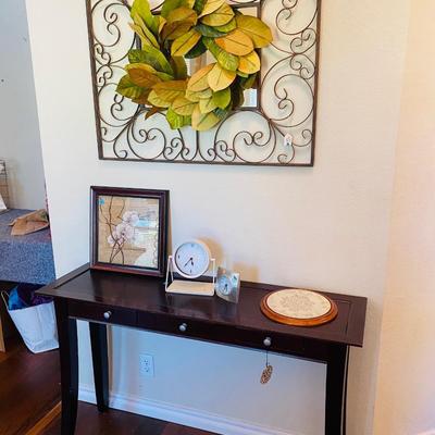 Lot 23: Entryway Selection