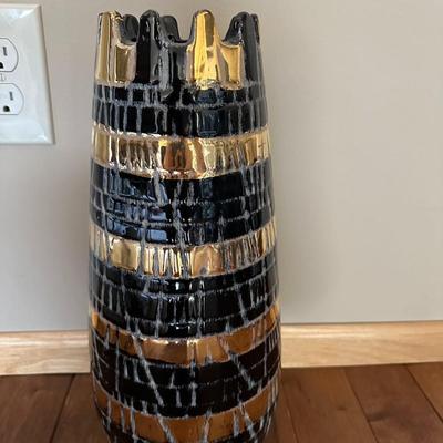 Vintage ceramic architectural vase-local pickup and shipping available