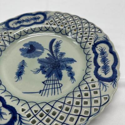 Chinese Export Stype Porcelian Plate-local pickup and shipping available