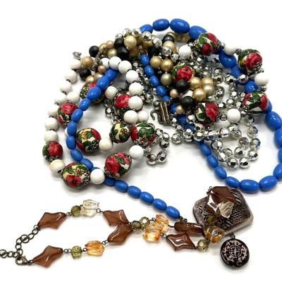 costume jewelry necklace lot 1