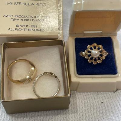 3 vintage Avon rings