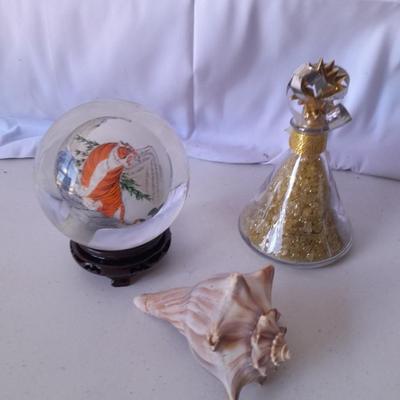 Tong Dynasty Collection reverse Hand Painted Vintage Crystal Art Tiger Globe - with bath salts and seashell