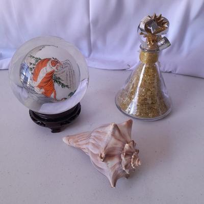 Tong Dynasty Collection reverse Hand Painted Vintage Crystal Art Tiger Globe - with bath salts and seashell
