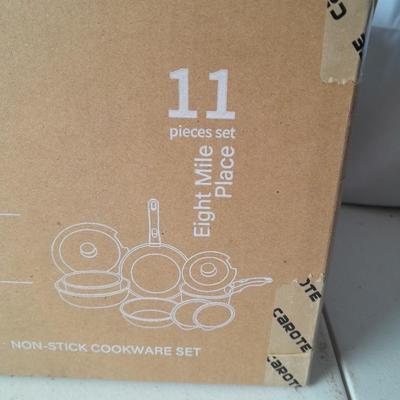 Carote 11-piece Non-stick Cookware set "Eight Mile Place" Cream white pot & pan set BRAND NEW!