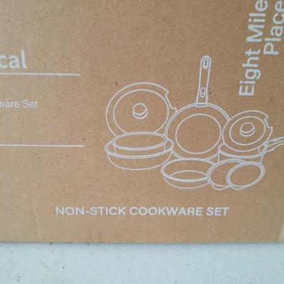 Carote 11-piece Non-stick Cookware set "Eight Mile Place" Cream white pot & pan set BRAND NEW!