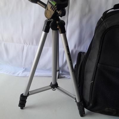 Nice Targus padded and divided camera backpack style bag with Targus adjustable Tripod