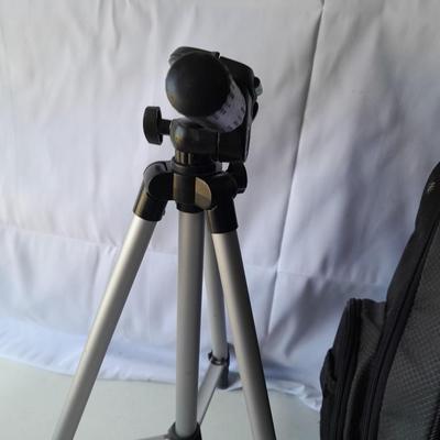 Nice Targus padded and divided camera backpack style bag with Targus adjustable Tripod