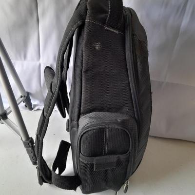 Nice Targus padded and divided camera backpack style bag with Targus adjustable Tripod