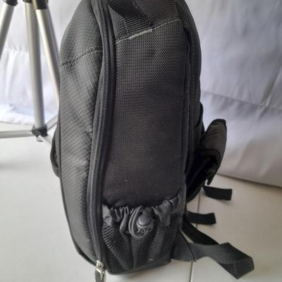 Nice Targus padded and divided camera backpack style bag with Targus adjustable Tripod