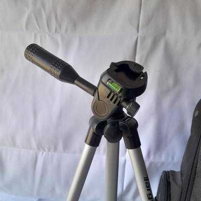Nice Targus padded and divided camera backpack style bag with Targus adjustable Tripod