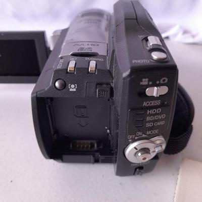 Nice Hitachi Full HD Blu ray disk camcorder complete with battery & charger - instruction book and DVD RW disks