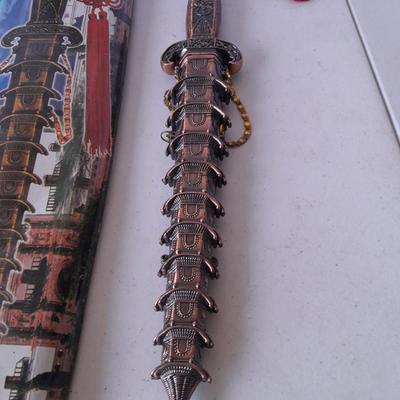 New collectible metal Asian Pagoda style Dagger