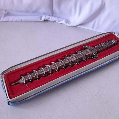 New collectible metal Asian Pagoda style Dagger