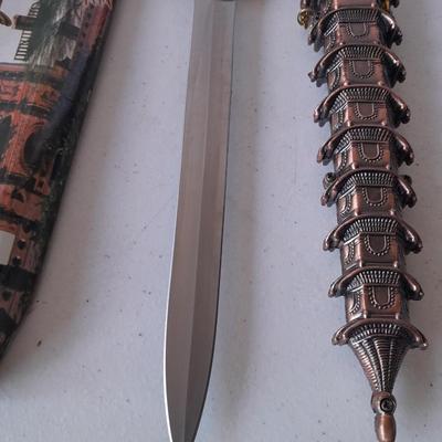 New collectible metal Asian Pagoda style Dagger