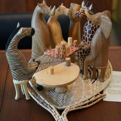JEDANDO ORIGNAL KENYA ARTIST CRAFT NOVELTY WOODEN CARVED AFRICAN ANIMALS/ PARTY ANIMALS AT BAR