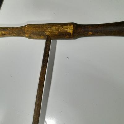 Primitive T Handled Auger