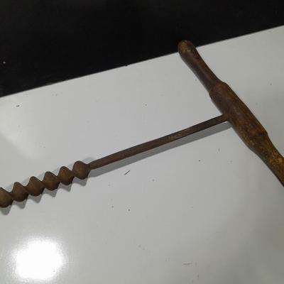 Primitive T Handled Auger