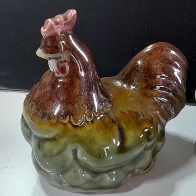 Small elephant planter with chicken and a horse