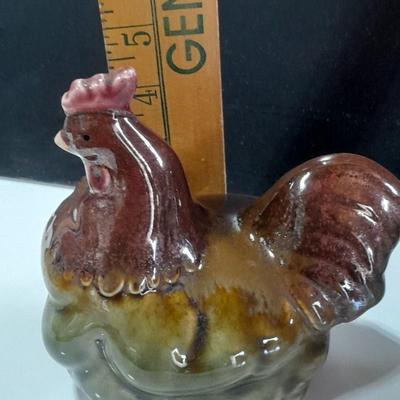 Small elephant planter with chicken and a horse