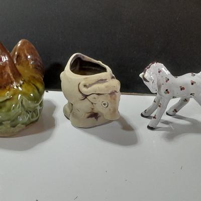 Small elephant planter with chicken and a horse
