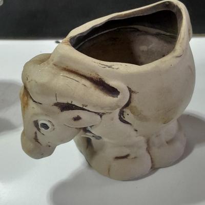 Small elephant planter with chicken and a horse