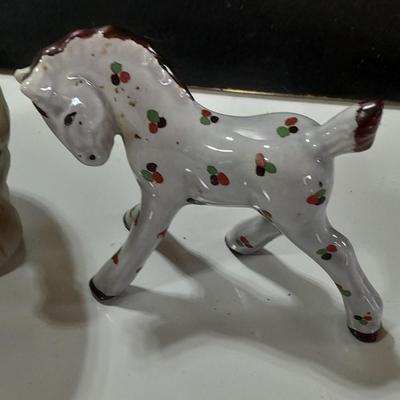 Small elephant planter with chicken and a horse