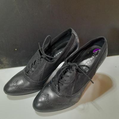 Two pair of Womens dress shoes - high heels size 8m